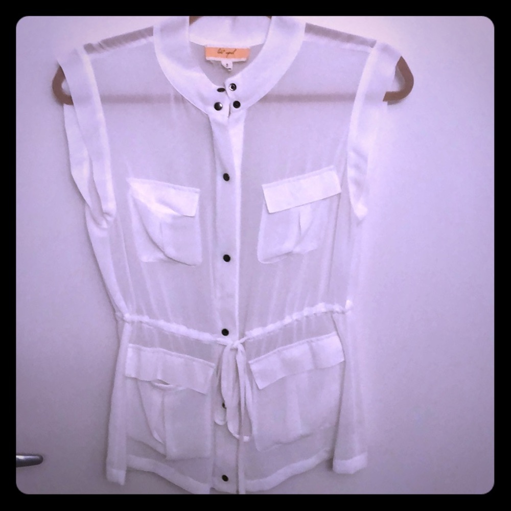 White sleeve less blouse